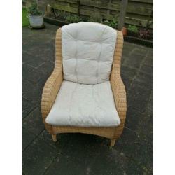 Twee mooie rotan stoelen