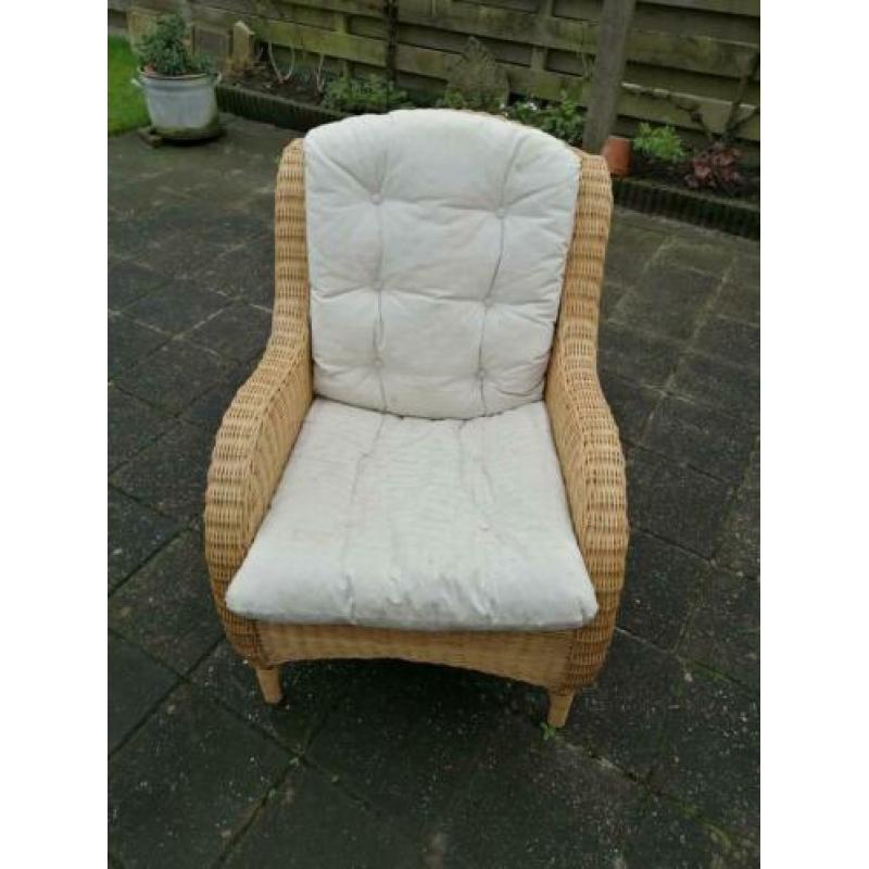 Twee mooie rotan stoelen