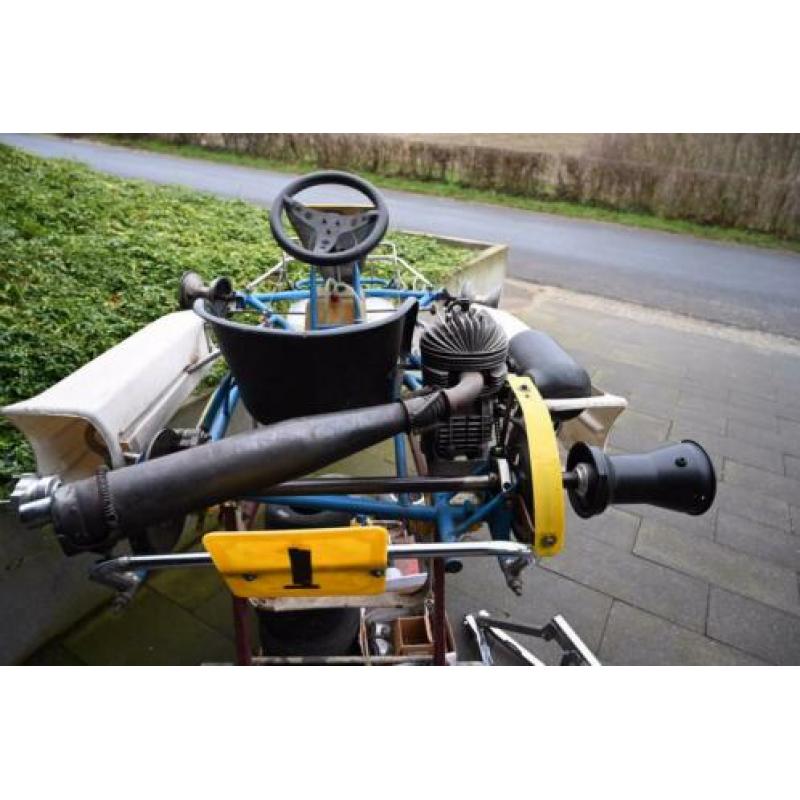 Te koop combikart, vraagprijs Euro 300,00. Kart mist 1 velg.