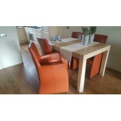 I.v.m verhuizing 4 mooie eetkamer kuipstoelen