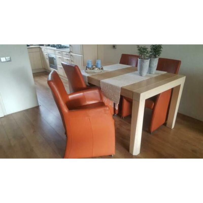 I.v.m verhuizing 4 mooie eetkamer kuipstoelen