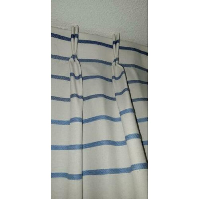 Kamerhoge overgordijnen. Gebroken wit/blauw.2x2.10 m