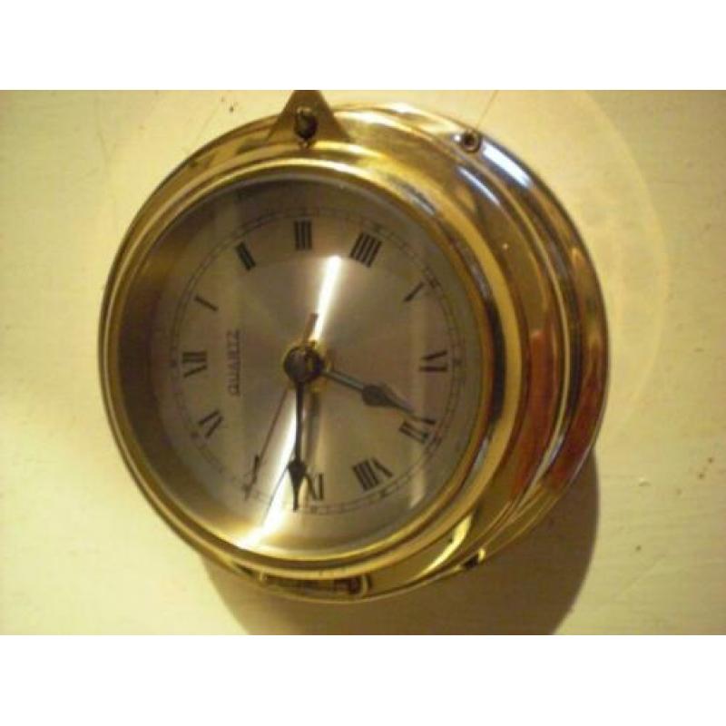 Klok opbouw model in koper frame glas 9 cm en geheel 14 cm d