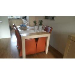 I.v.m verhuizing 4 mooie eetkamer kuipstoelen