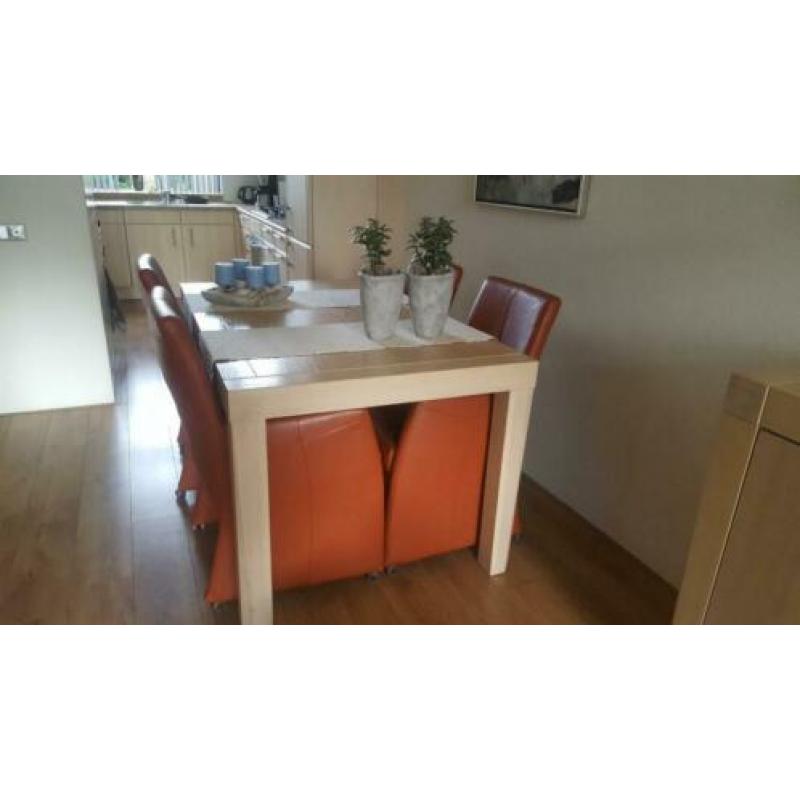 I.v.m verhuizing 4 mooie eetkamer kuipstoelen