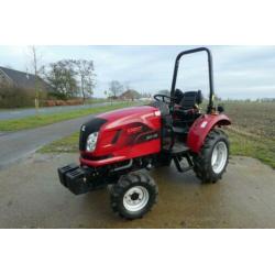 Bij Eemsned een Knegt Compact tractor NIEUW MODEL