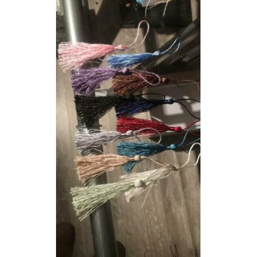 Leuke kwastjes in 12 verschillende kleuren