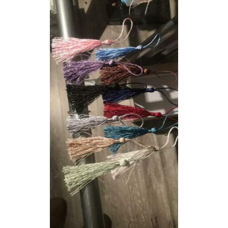Leuke kwastjes in 12 verschillende kleuren