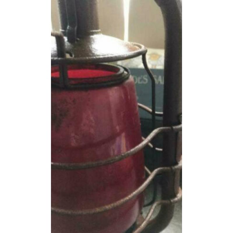 Antieke scheepslantaarn scheepslamp ijzer mt rood glazen kap