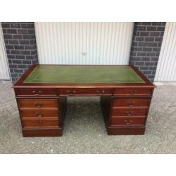 Origineel Engels Chesterfield bureau 175 cm breed