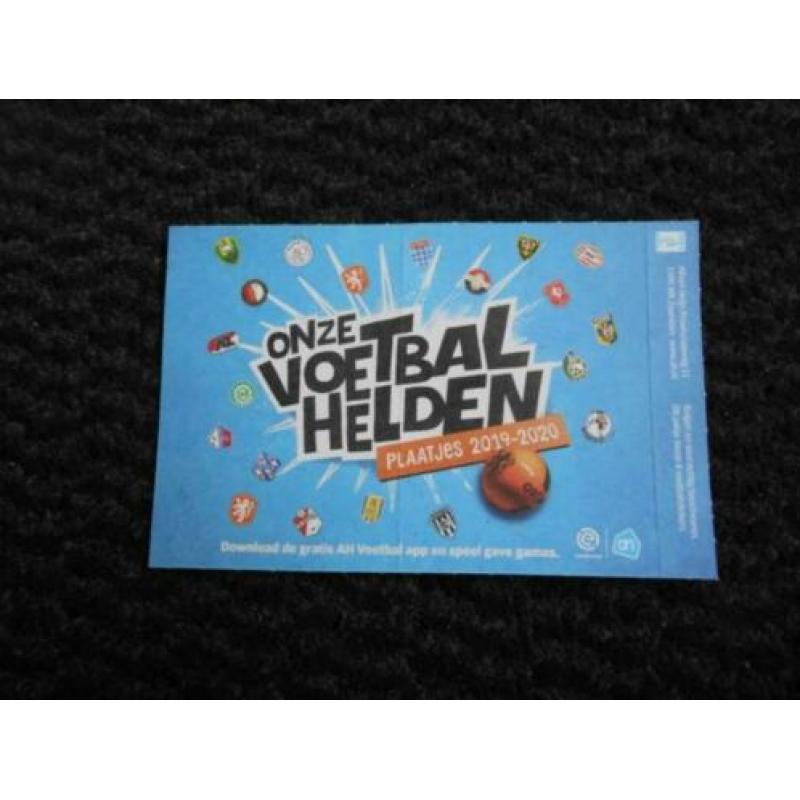 100 dichte pakjes met AH voetbalplaatjes (= 400 plaatjes)