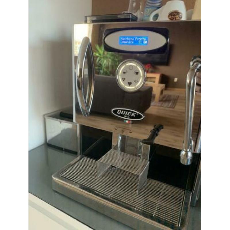 Een professionele Quick mill volautomaat voor casabarista