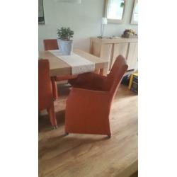 I.v.m verhuizing 4 mooie eetkamer kuipstoelen
