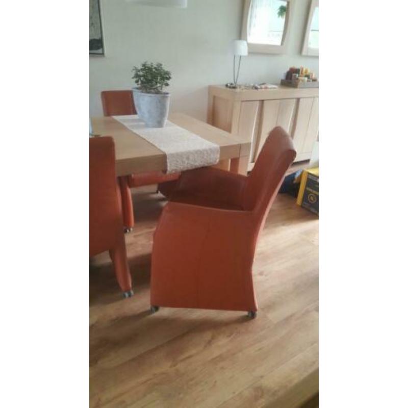 I.v.m verhuizing 4 mooie eetkamer kuipstoelen