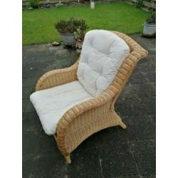 Twee mooie rotan stoelen