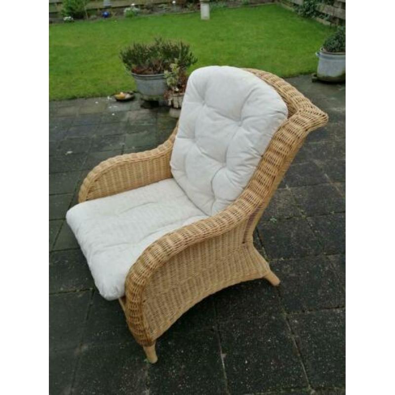 Twee mooie rotan stoelen
