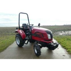 Bij Eemsned een Knegt Compact tractor NIEUW MODEL