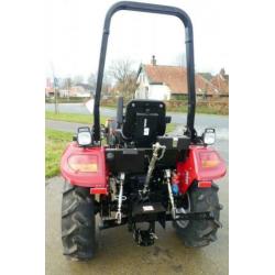 Bij Eemsned een Knegt Compact tractor NIEUW MODEL