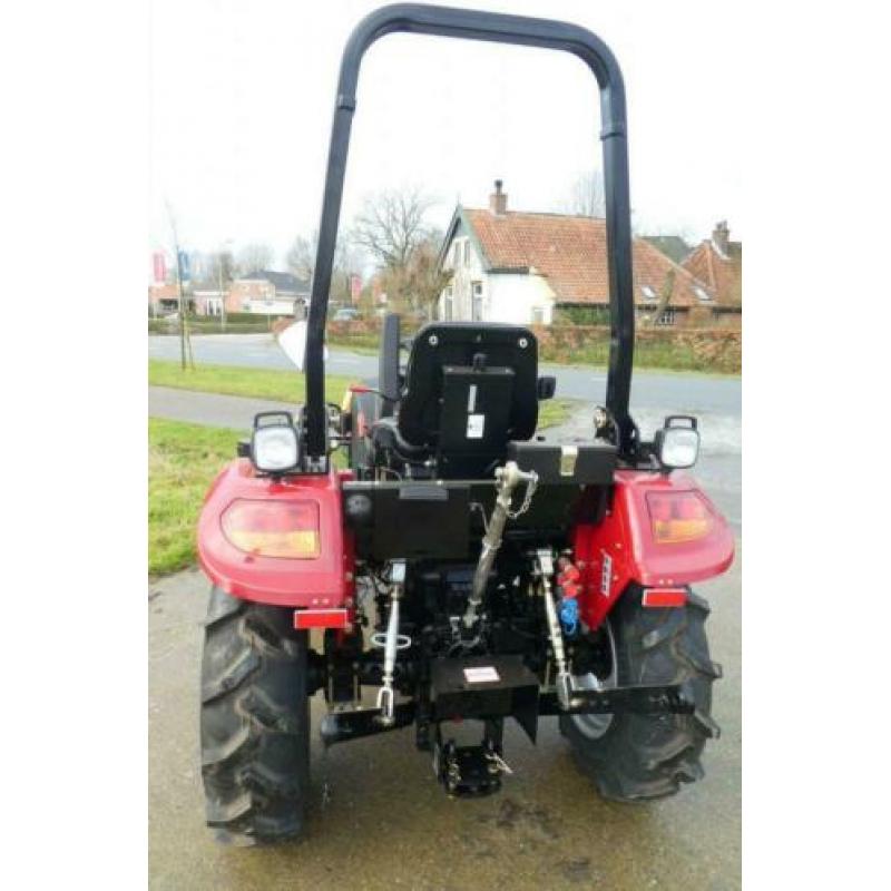 Bij Eemsned een Knegt Compact tractor NIEUW MODEL