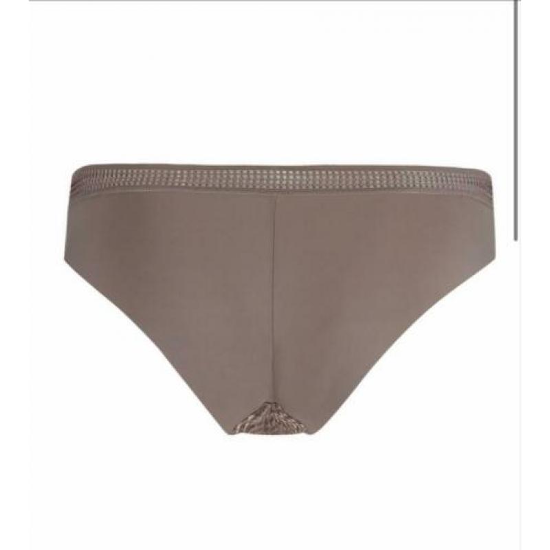 Sapph lingerieset: beugelbh 75E, 80E en slip 38 nieuw