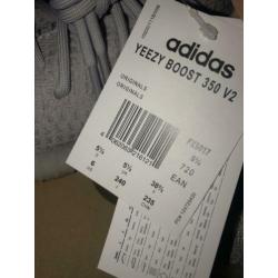 Yeezy 350 V2 tail light maat 38 2/3