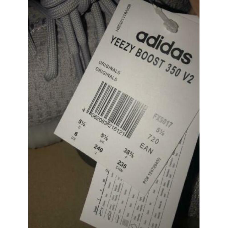 Yeezy 350 V2 tail light maat 38 2/3