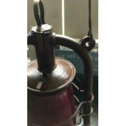 Antieke scheepslantaarn scheepslamp ijzer mt rood glazen kap