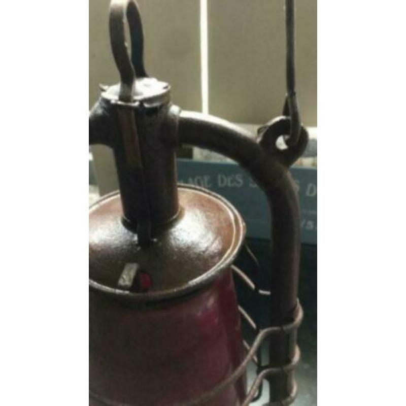 Antieke scheepslantaarn scheepslamp ijzer mt rood glazen kap