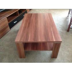 Eetkamertafel +salontafel en bijzettafel