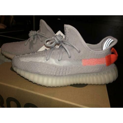Yeezy 350 V2 tail light maat 38 2/3