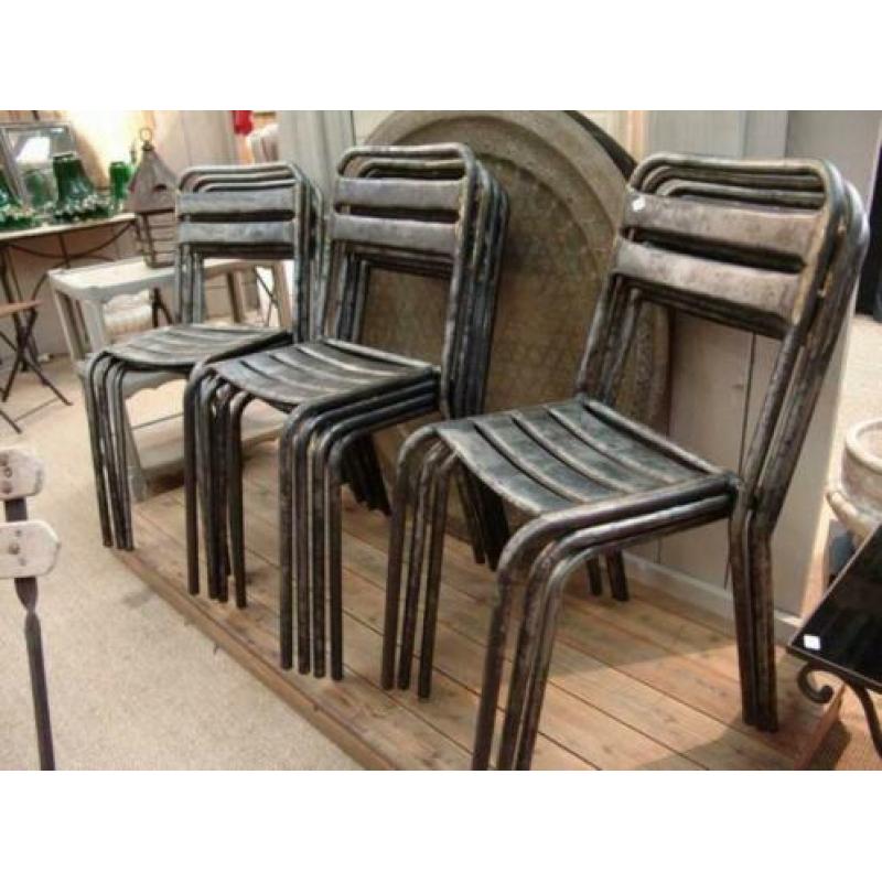 Gezocht: schoolstoelen, vintage partijen, retro stoel. 333