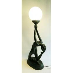 Art Deco stijl tafellamp naakte vrouw met bal.
