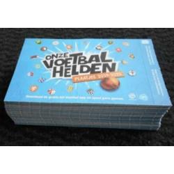100 dichte pakjes met AH voetbalplaatjes (= 400 plaatjes)