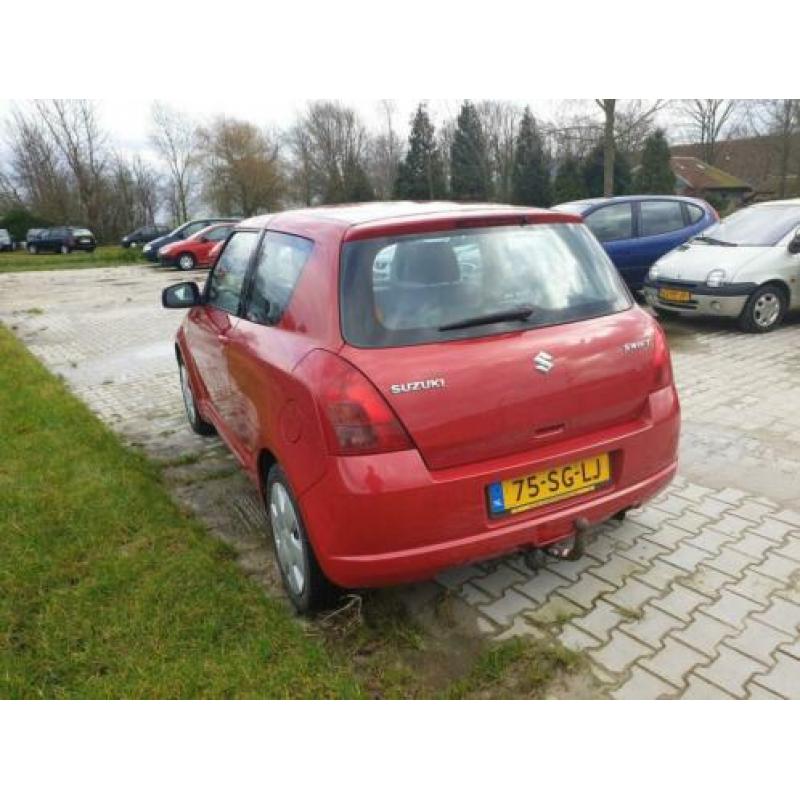 Suzuki Swift 1.3 3D nieuwe apk 134121km nap met trekhaak