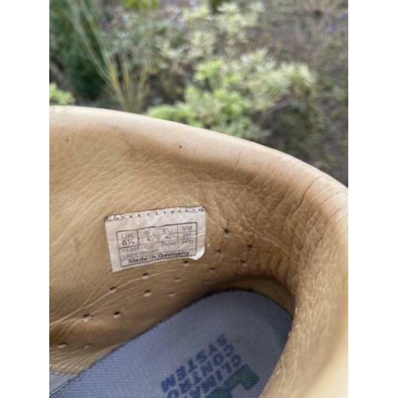 Lowa bergschoenen type B maat 6,5 (voor schoenmaat 39)