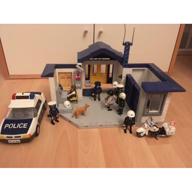 Playmobil politieburo met auto en motor