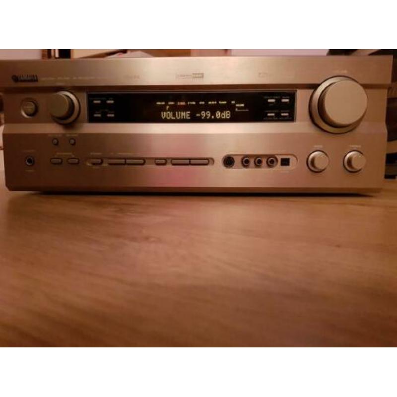 Mooie reciever yamaha met surround speakers erbij p