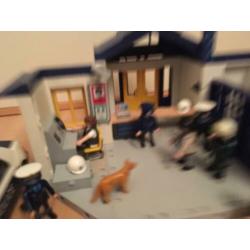 Playmobil politieburo met auto en motor