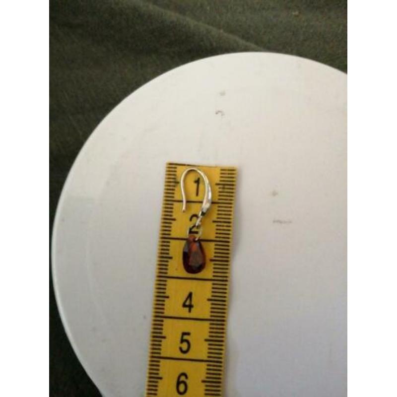 Zeer mooie 925zilveren oorbellen met rood kristal