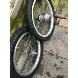 te koop:Set wielen 16 inch , achterwiel met terugtraprem