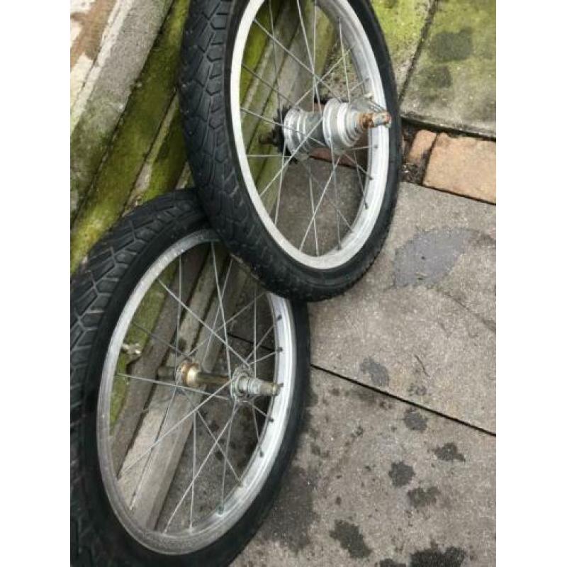 te koop:Set wielen 16 inch , achterwiel met terugtraprem