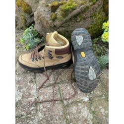 Lowa bergschoenen type B maat 6,5 (voor schoenmaat 39)