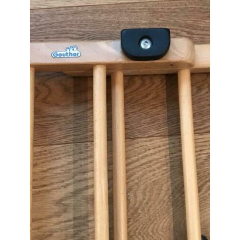 Geuther traphek hout met draai/veer sluiting