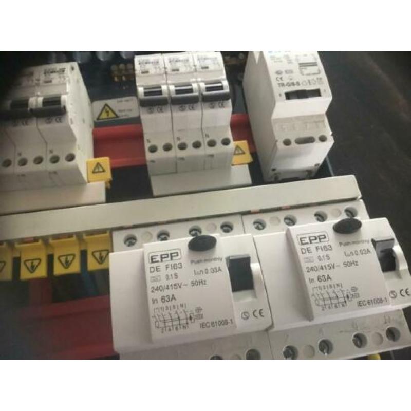 Groepenkast 3 fasen uitgevoerd. €100,-