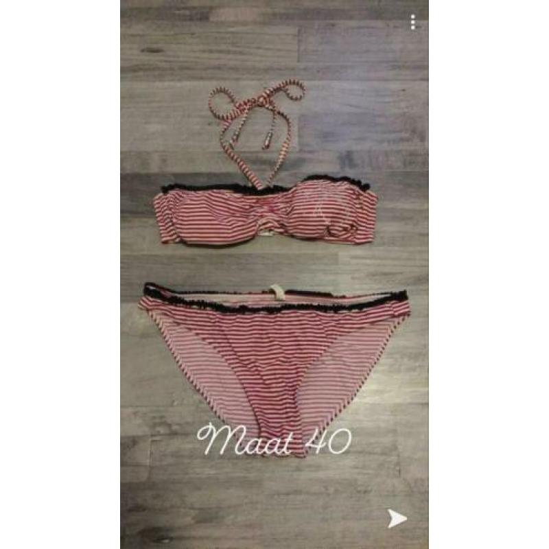 Rood-wit gestreepte bikini van Esprit in maat 40.