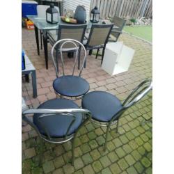Chrome stoelen met evt. ook de salontafel erbij