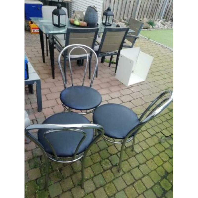 Chrome stoelen met evt. ook de salontafel erbij
