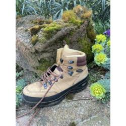 Lowa bergschoenen type B maat 6,5 (voor schoenmaat 39)