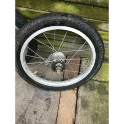 te koop:Set wielen 16 inch , achterwiel met terugtraprem