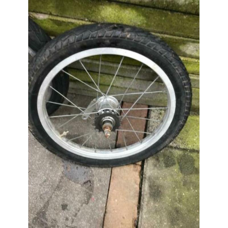 te koop:Set wielen 16 inch , achterwiel met terugtraprem